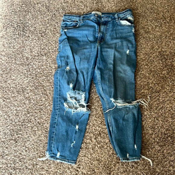 Abercrombie & Fitch- The mom high rise - Picture 1 of 3